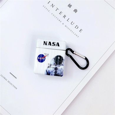 Чехол NASA "Астронавт" для Apple Airpods 1/2 белого цвета