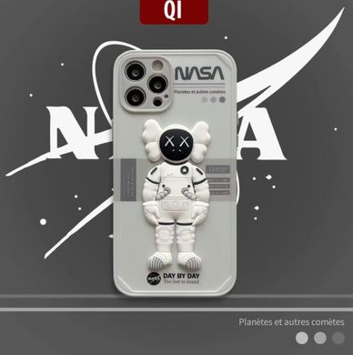 Чехол для iPhone 12 3D Kaws NASA Астронавт Белый