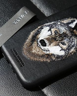 Чехол Santa Barbara Polo с вышивкой "Волк" для iPhone из кожи